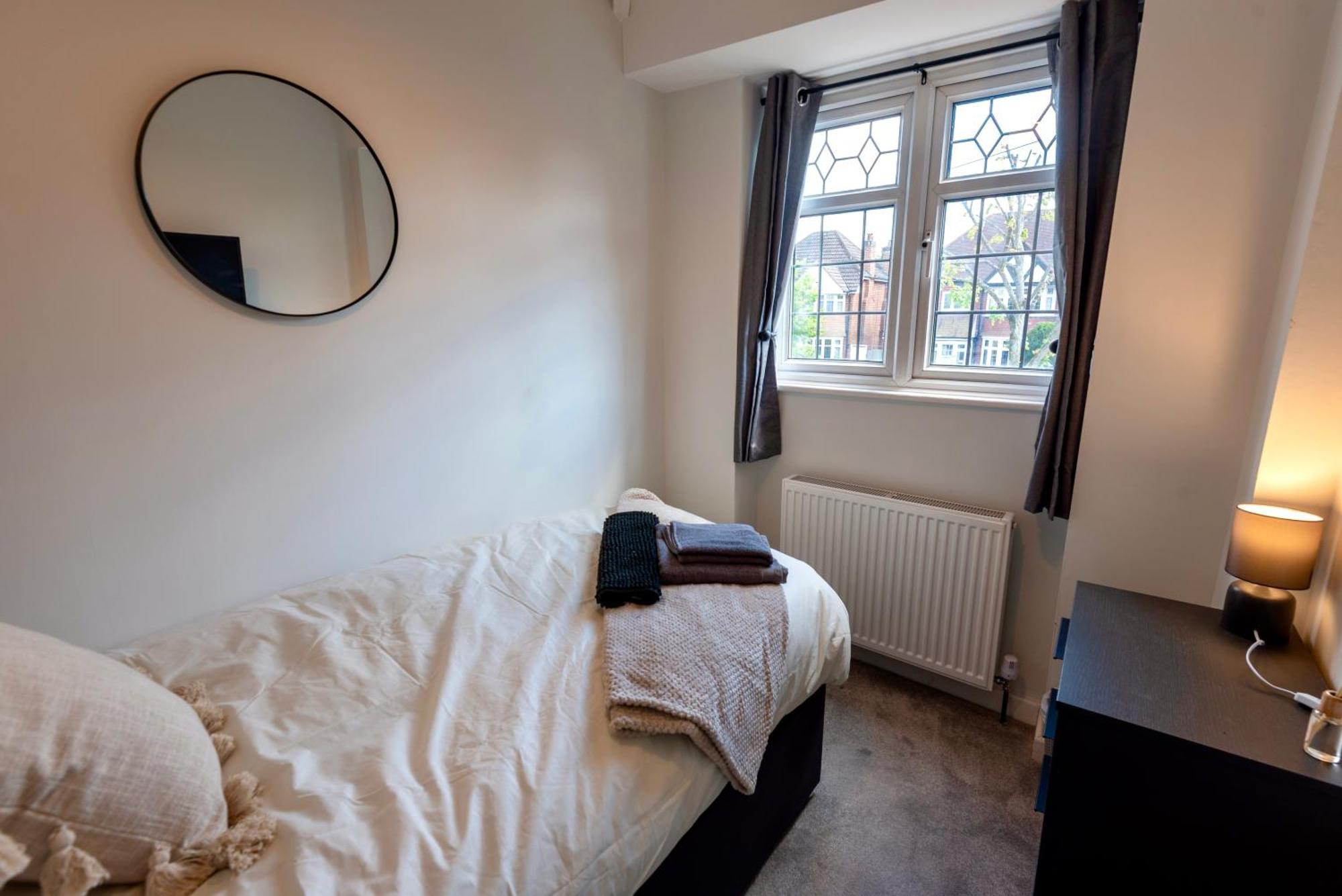 Single Room In Brand New 5 Bedroom Home BW Room 2 索利赫尔 外观 照片