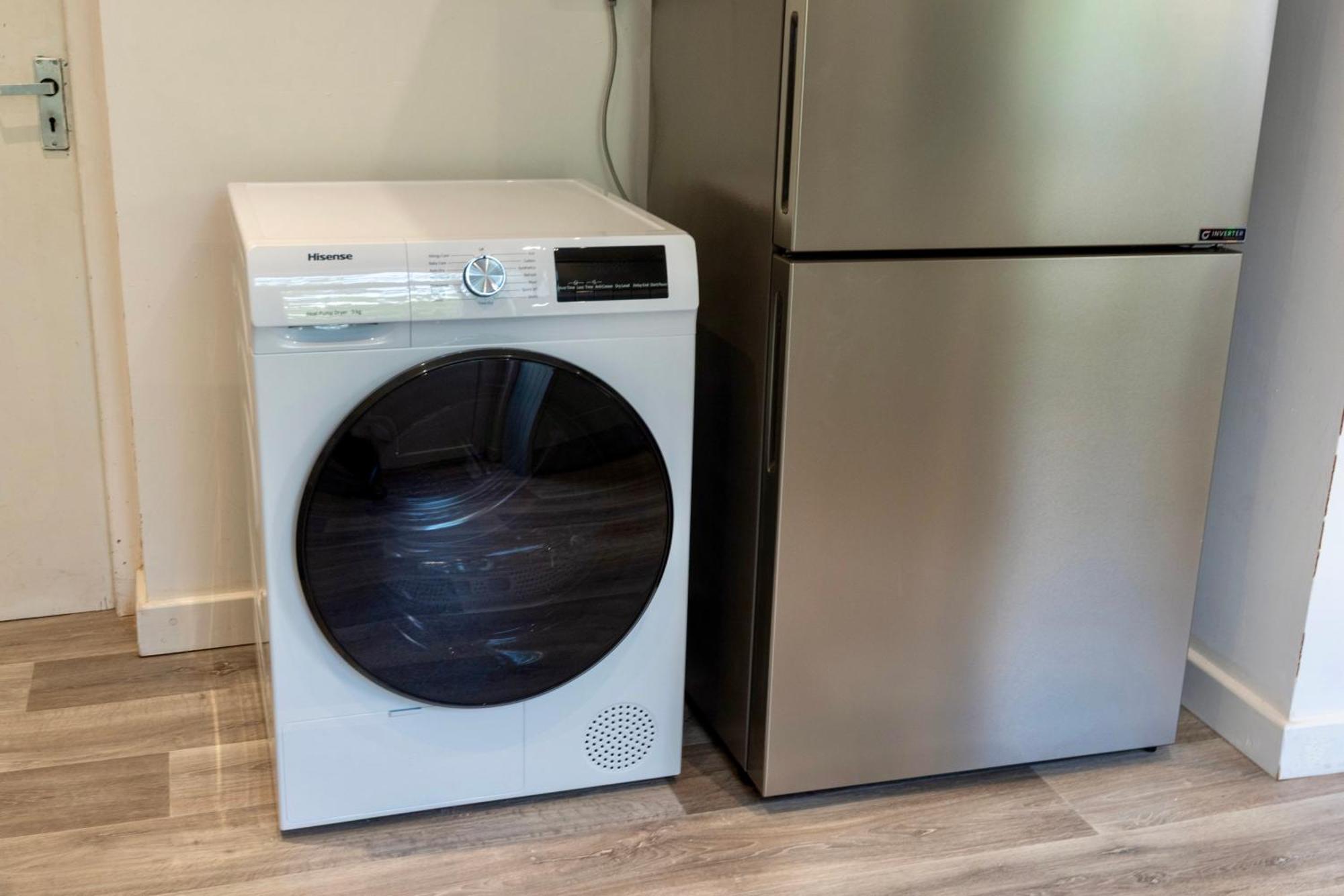 Single Room In Brand New 5 Bedroom Home BW Room 2 索利赫尔 外观 照片