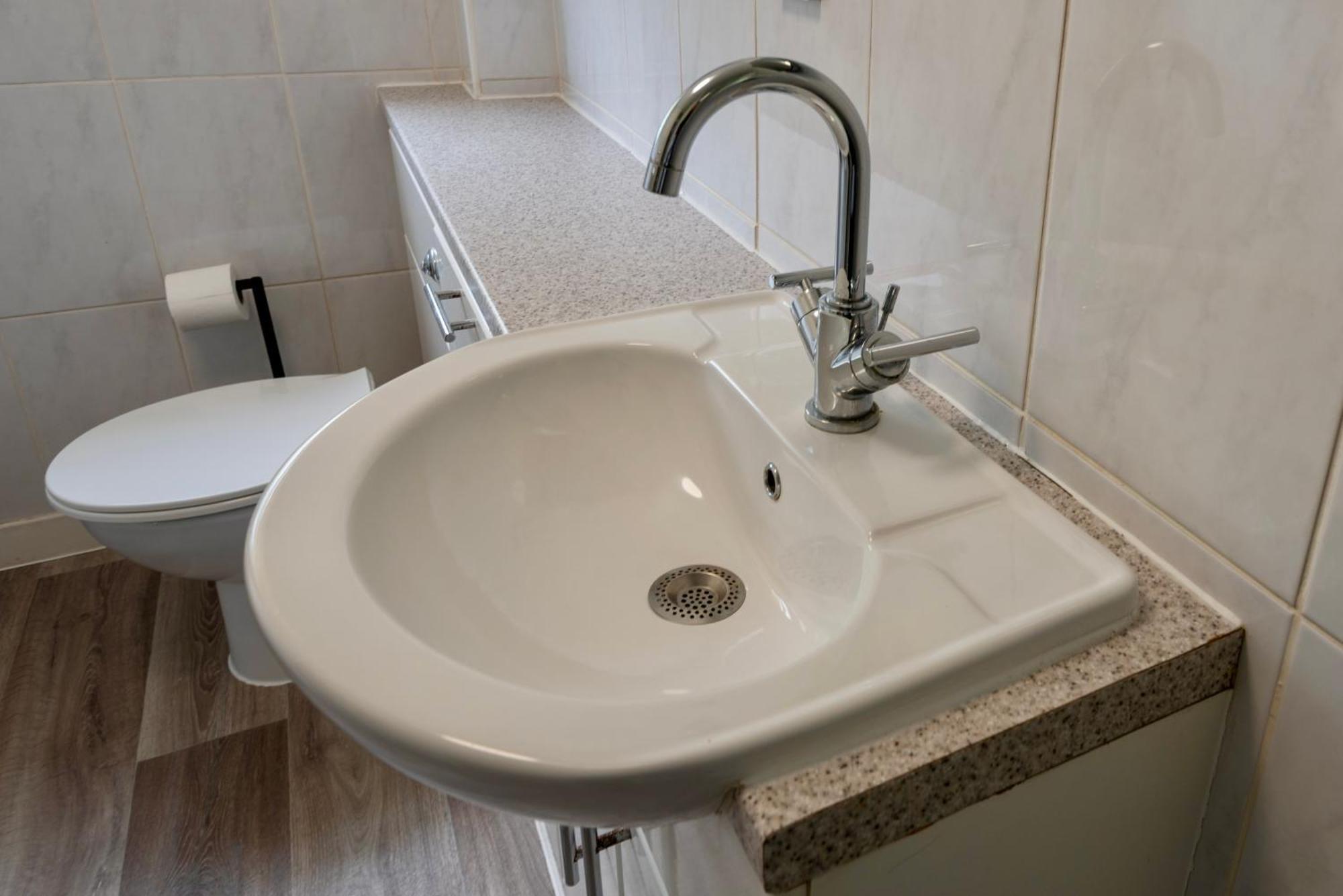Single Room In Brand New 5 Bedroom Home BW Room 2 索利赫尔 外观 照片